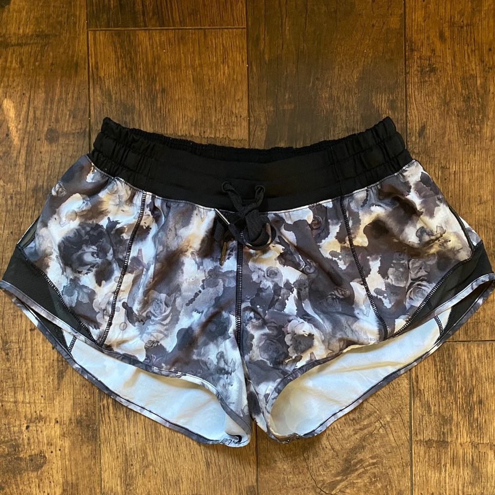 Lululemon Hotty Hot Short